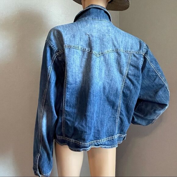 Maurices Distressed Medium Wash Faded Denim Jean Jacket Button Down Size 3 - Picture 7 of 11